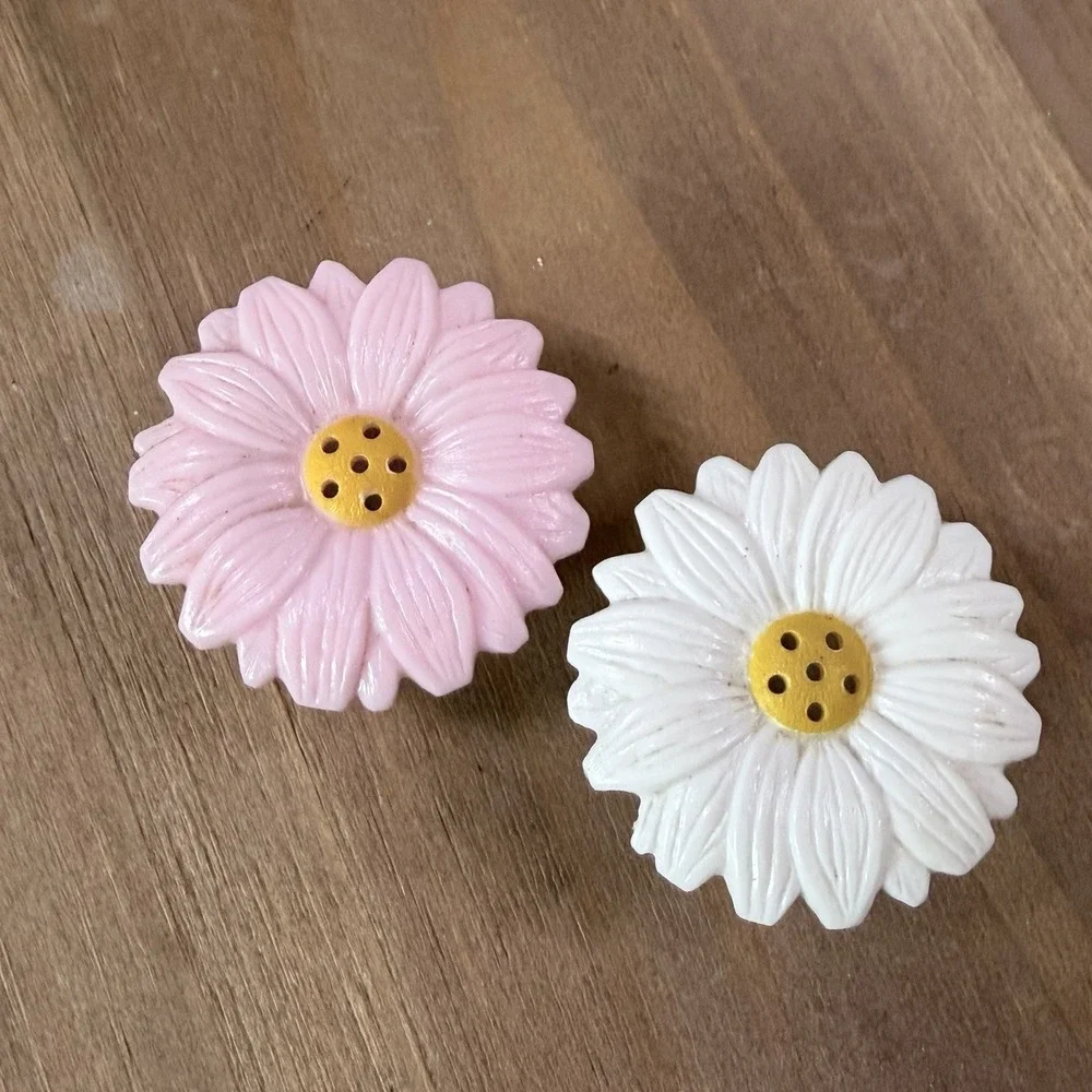 Vintage Daisy‎ Salt & Pepper Shakers Pink White Plastic Pair